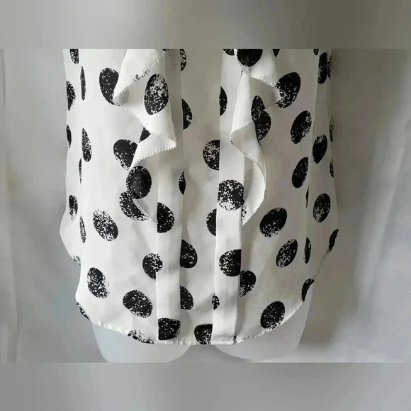 ELLE Black and white polka dot sleeveless Rugfle Chiffon blouse, Size Small - Picture 3 of 8